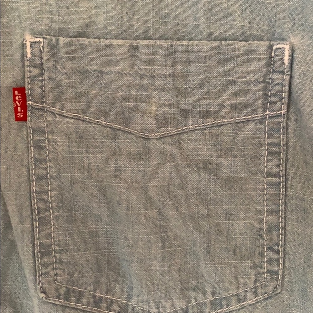 Levi Short Sleeve Button Up (Worn Once!) - Picture 4 of 4